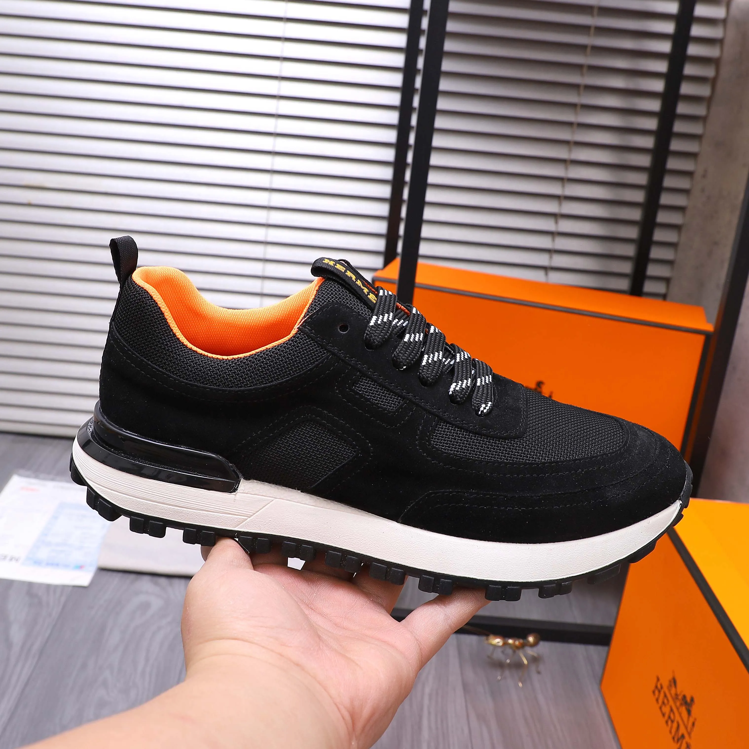 Men's shoes 💰420 Product trademark: HERMES "Hermes" casual shoes Regular size: 38-44 Product materials: Selected frosted cowhide stitching mesh upper Breathable mesh lining Cowhide insole Rubber outsole